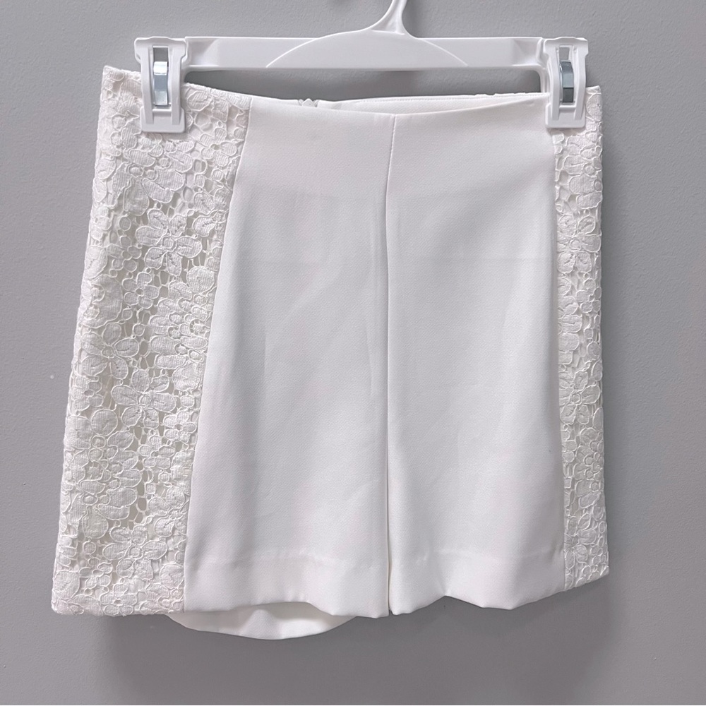 Zara white lace shorts size extra small xs